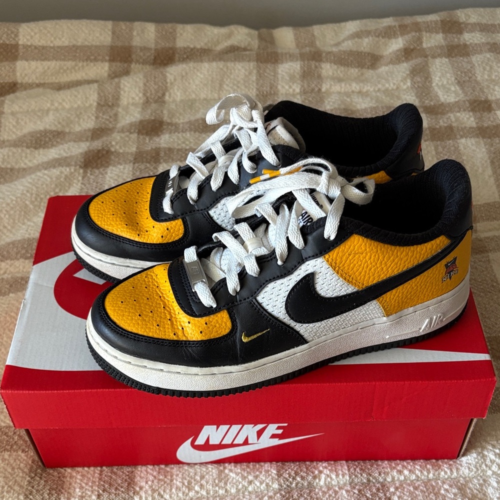 Nike youth Air Force ones sz 6.5